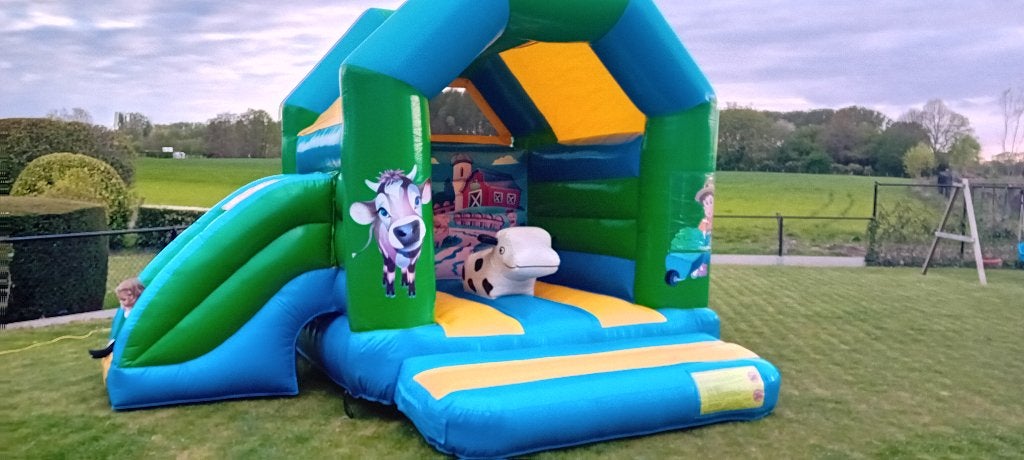 Springkasteel boerderij met glijbaan, Hobby en Vrije tijd, Feestartikelen, Ophalen, Gebruikt