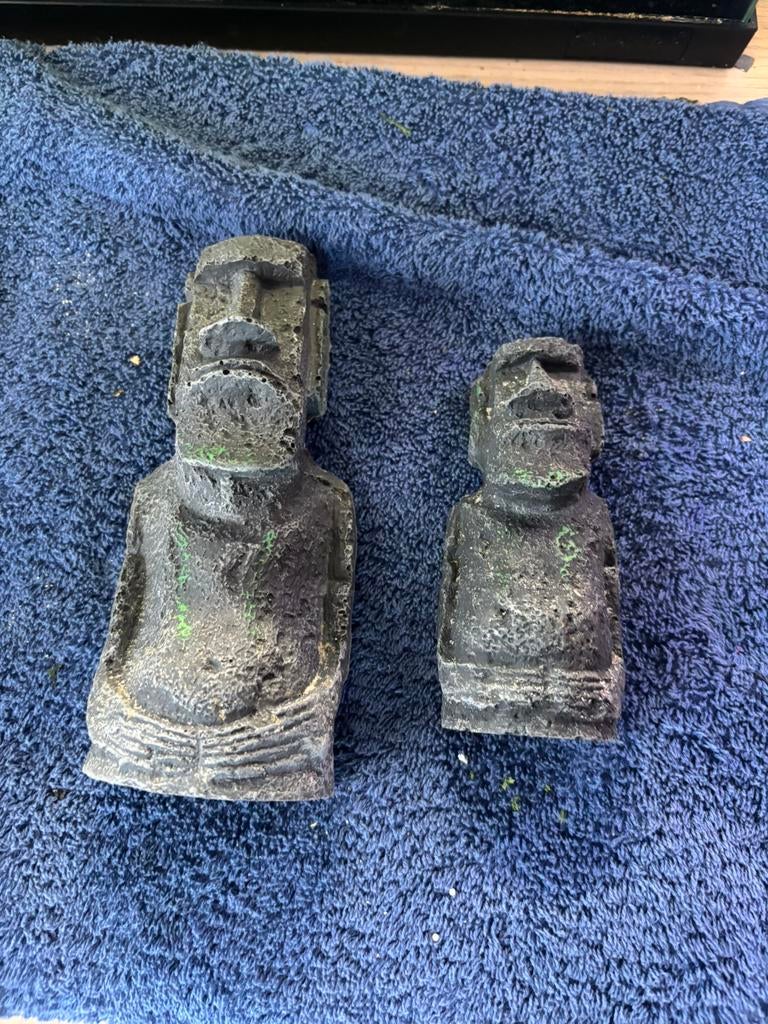 Set van 2 Aquarium Moai Beelden (Paaseiland) - Decoratie, Dieren en Toebehoren, Vissen | Aquaria en Toebehoren, Zo goed als nieuw