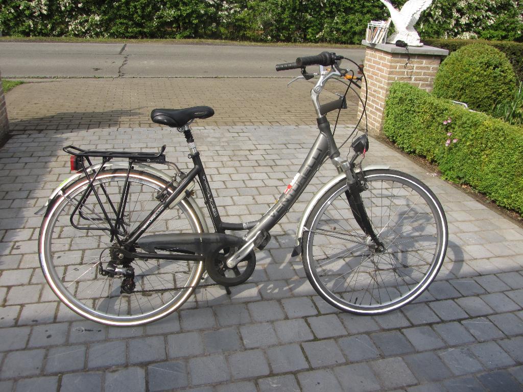 Damesfiets Venturelli  28 insch, 50 tot 53 cm, Ophalen, Gebruikt, Versnellingen