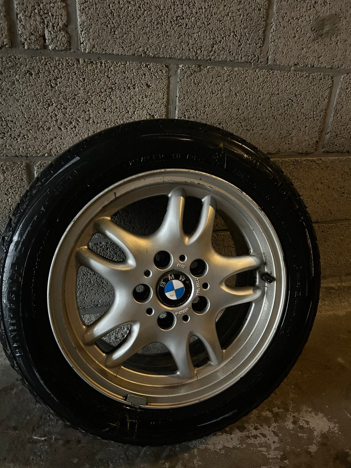 BMW 16 inch velgen met winterbanden, Auto-onderdelen, Banden en Velgen, Ophalen, 16 inch, Winterbanden, Velg(en)