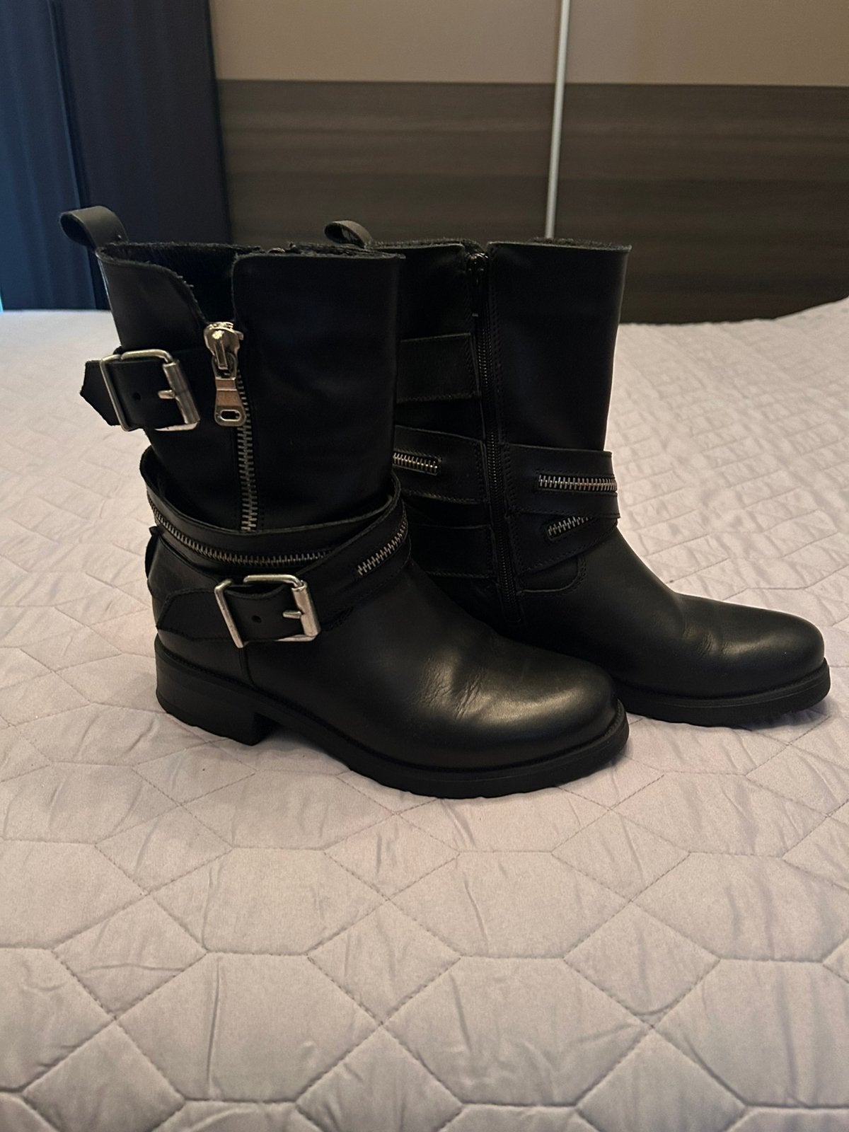 Boots, Ophalen, Zo goed als nieuw