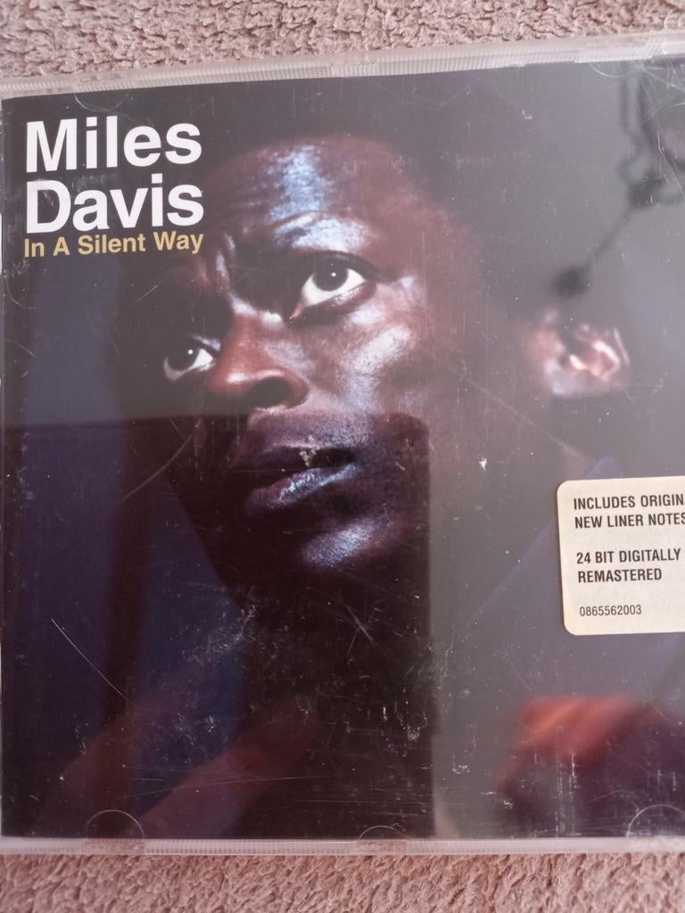 Miles Davis en silence, Enlèvement ou Envoi