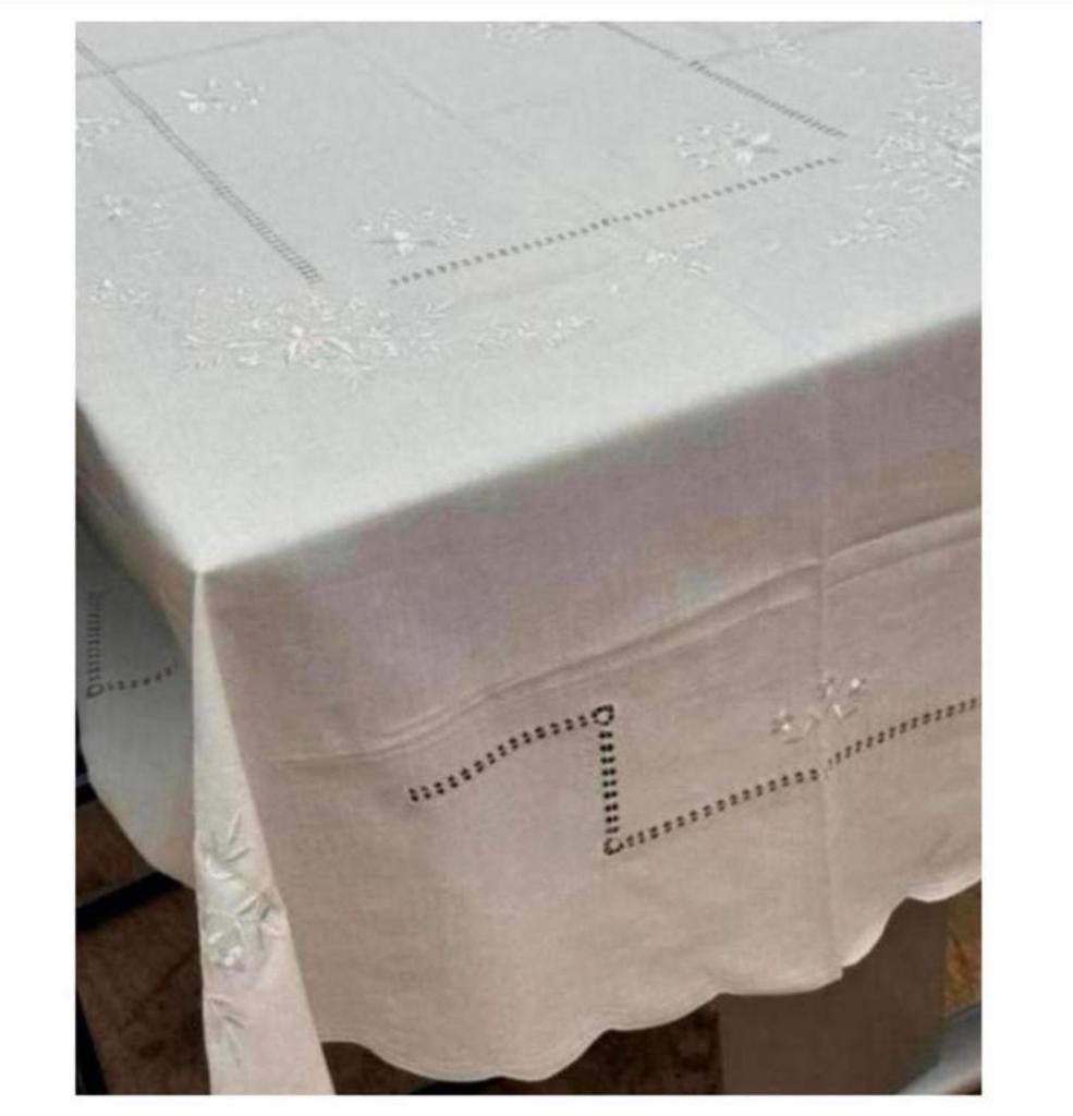 Nappe XL + 8 serviettes en dentelle ovale brodée de fleurs, Enlèvement ou Envoi, Neuf, Ovale, Intérieur