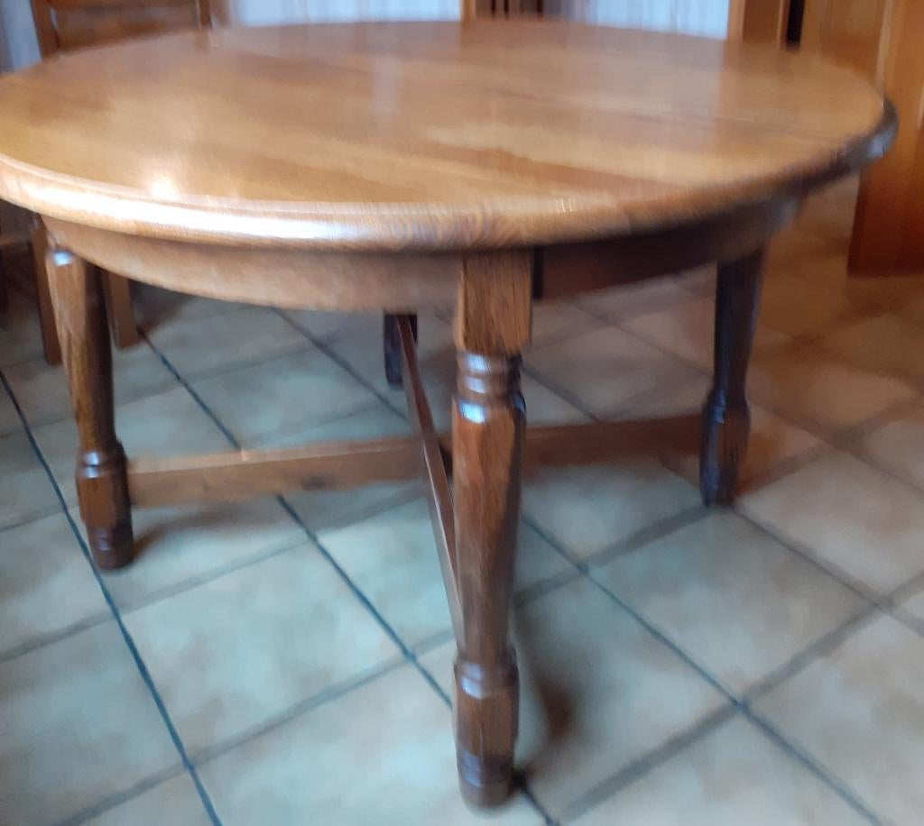 Table ronde en chêne, Enlèvement, Chêne