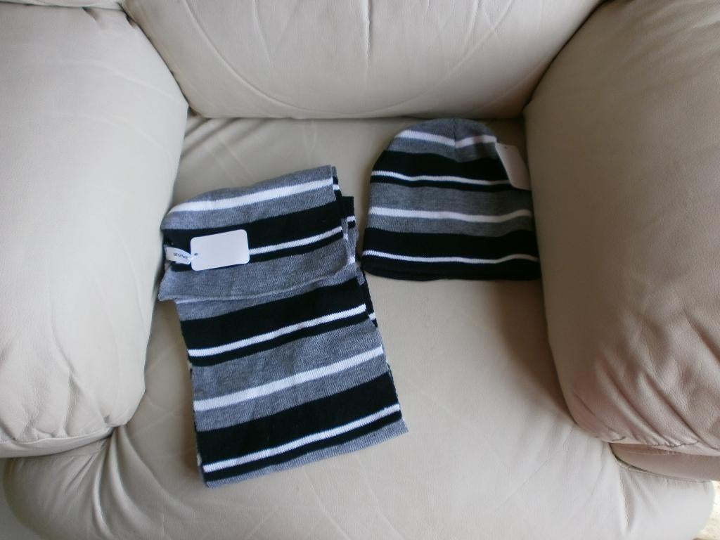 Ensemble écharpe / bonnet garçon NEUF, Enfants & Bébés, Vêtements de bébé | Bonnets, Écharpes & Moufles, Neuf, Écharpe, Garçon