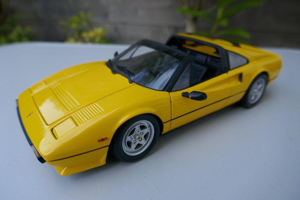 Kyosho 1/18 Ferrari 308 GTS (yellow) met OVP, Hobby & Loisirs créatifs, Voitures miniatures | 1:18, Comme neuf, Voiture, Kyosho