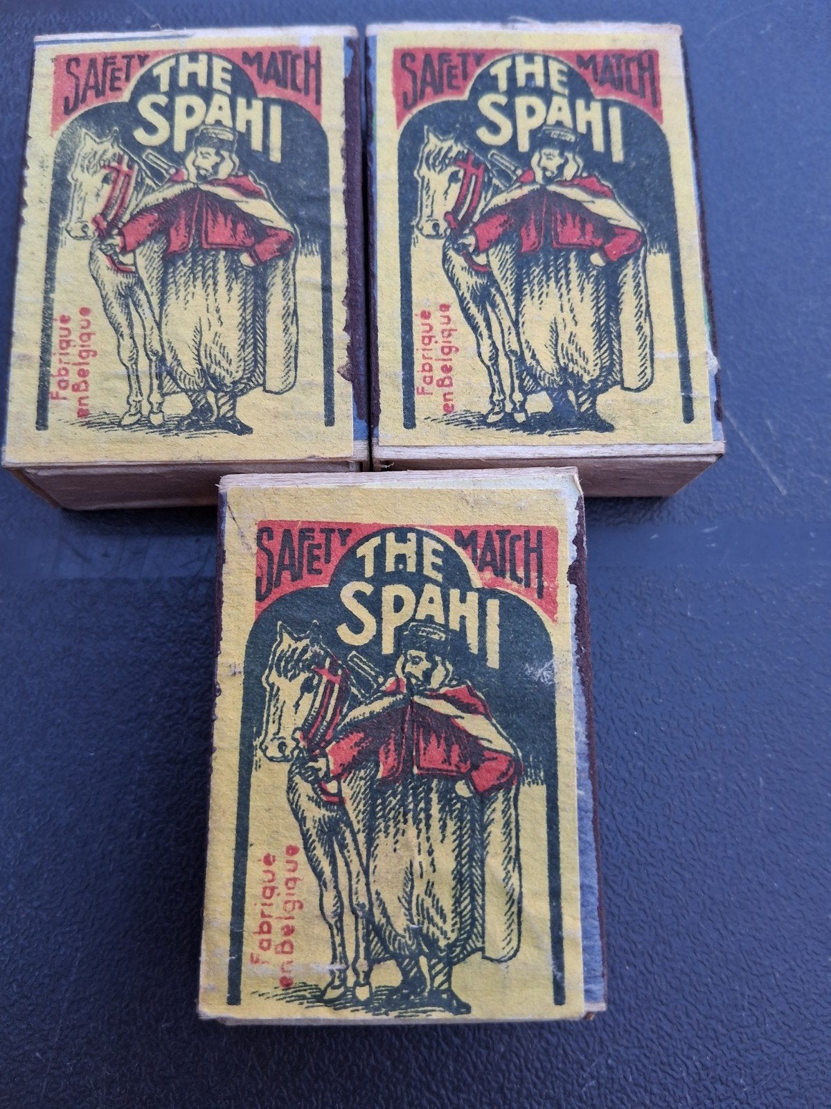 the spahi  lucifer doosjes, Ophalen