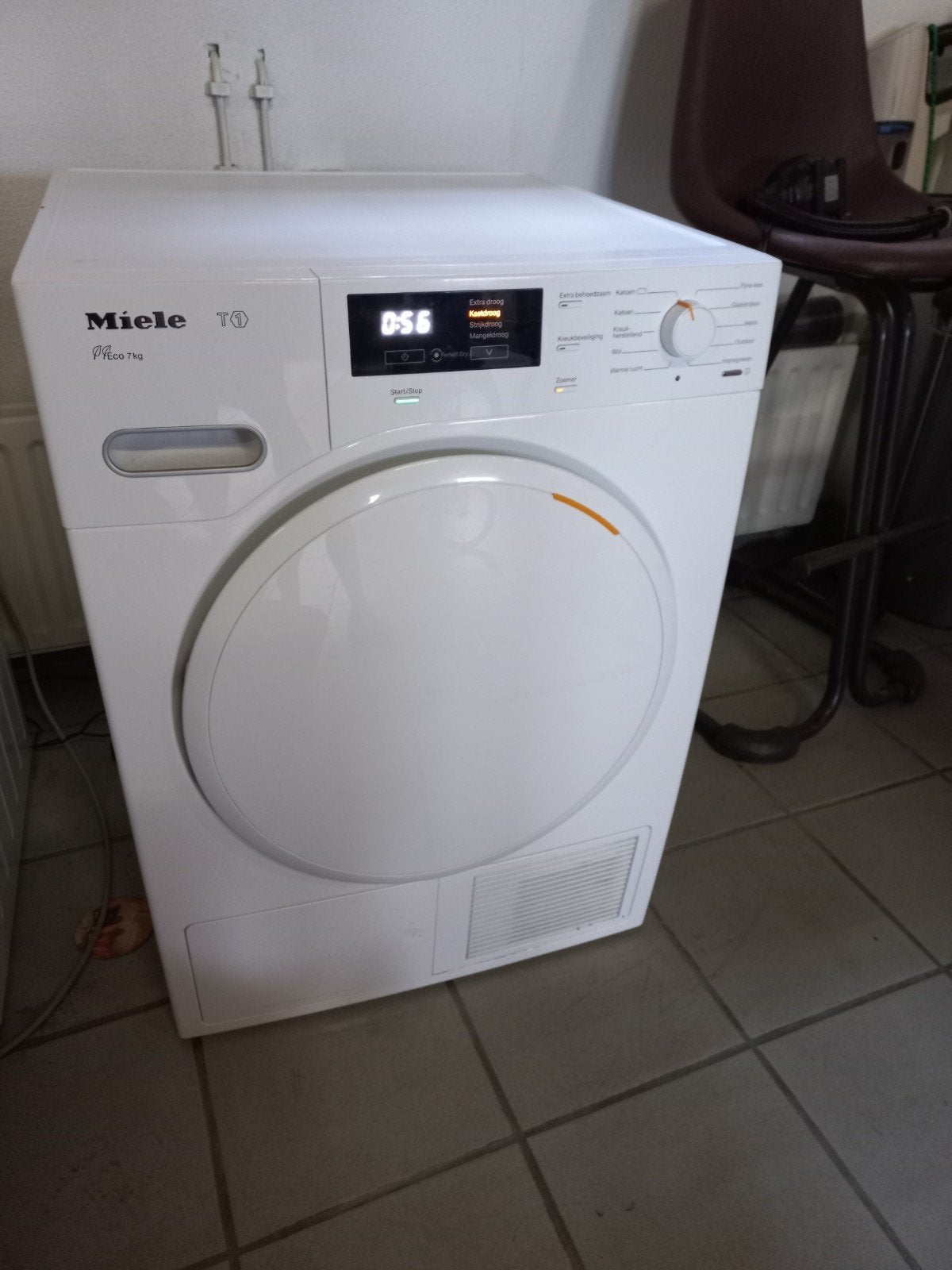 Jonge zuinige Miele T1 warmtepompdroger, Phase anti-froissage, Chargeur frontal, Enlèvement, Utilisé