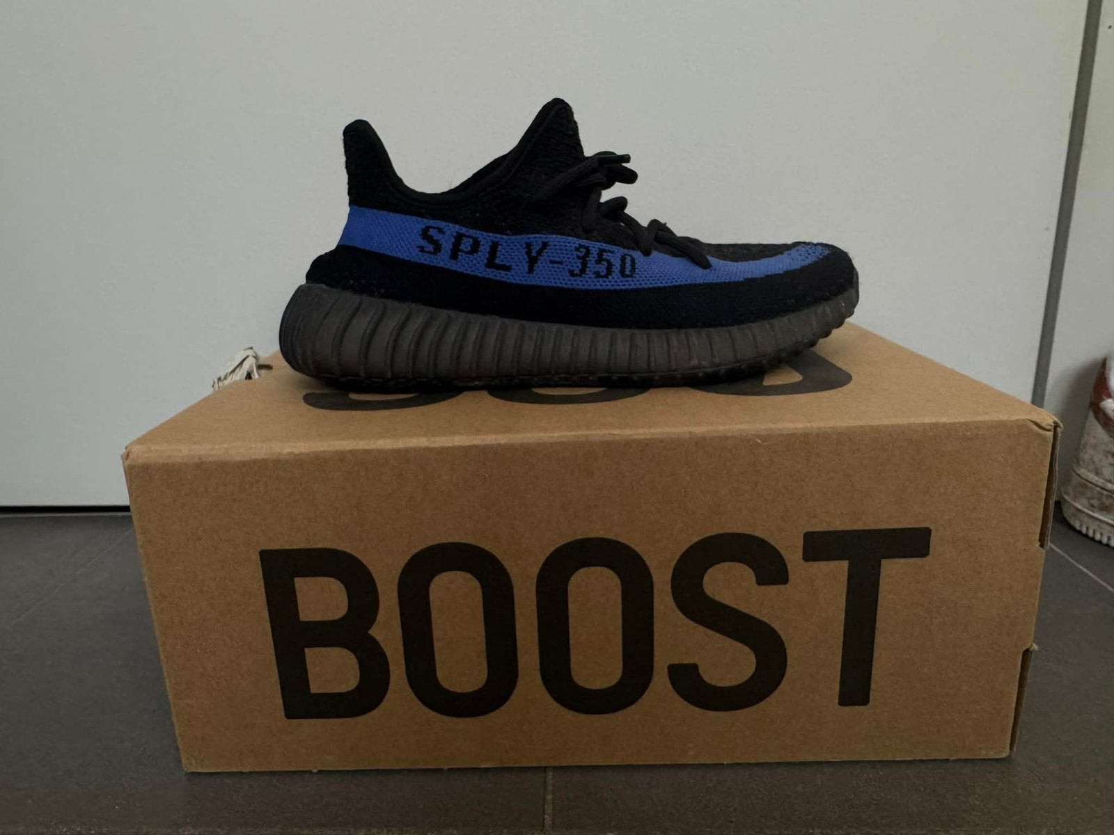 Yeezy, Comme neuf, Enlèvement, Baskets, Noir