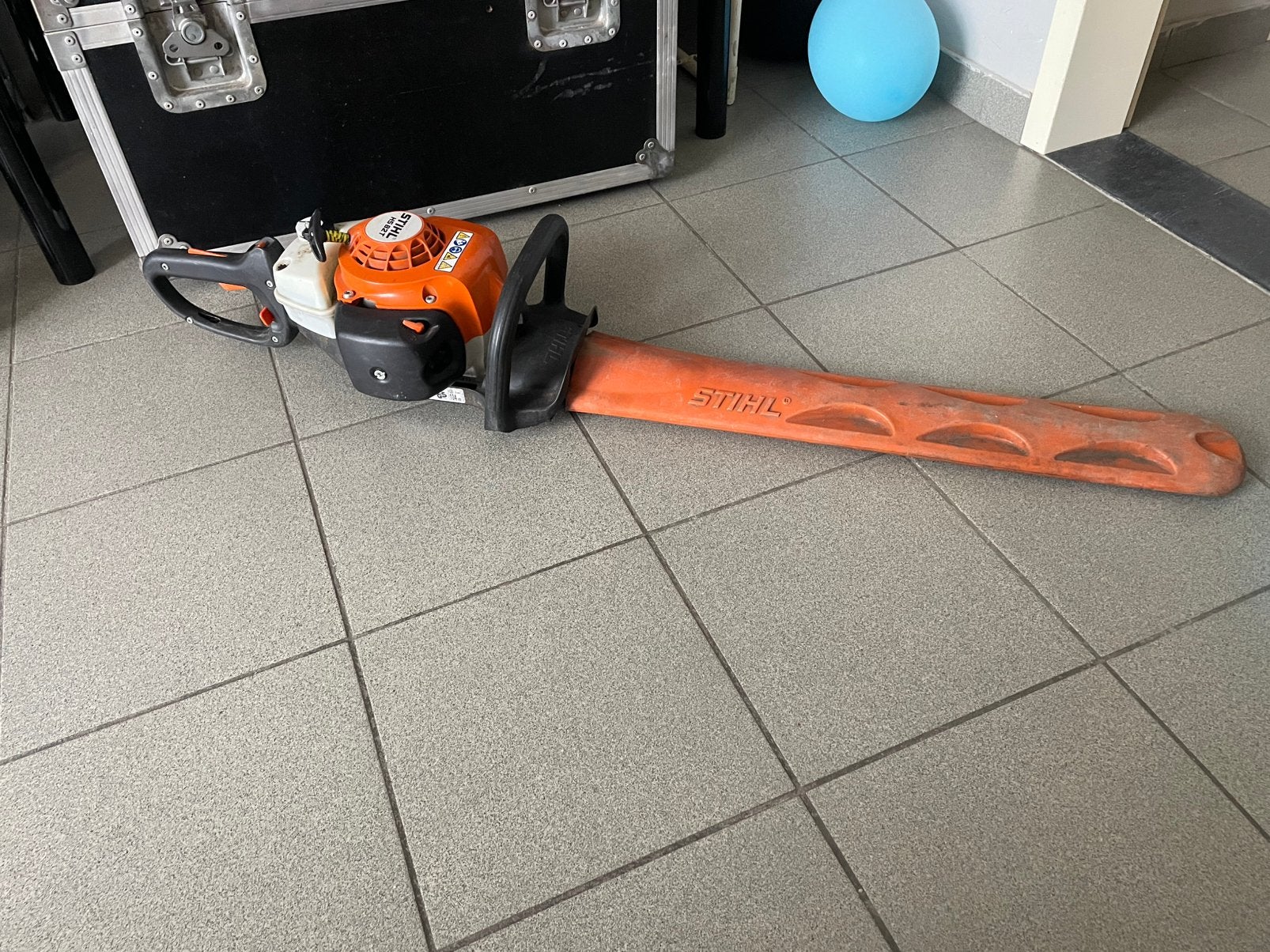 Stihl Hegzaag HS 82 T - Benzine Heggenschaar, Tuin en Terras, Ophalen, Zo goed als nieuw, Benzine