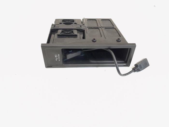 Connexion USB d'un Volkswagen Passat, Volkswagen, -, 3 mois de garantie, Utilisé