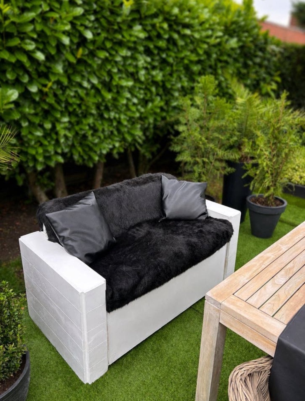 2 canapés de salon blancs - €180, Jardin & Terrasse, Ensembles de jardin, Comme neuf, Sets de jardin, Bois, Banque, Enlèvement