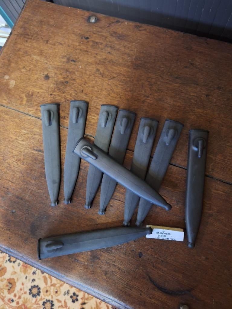 Lot de 9 gaines etuis de baionette fal r1, Enlèvement ou Envoi