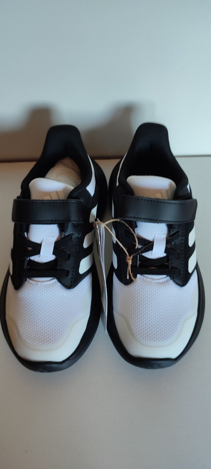 Adidas basket enfant blanc et noir, point 33 5b, Neuf, Enlèvement ou Envoi, Autres types, Adidas