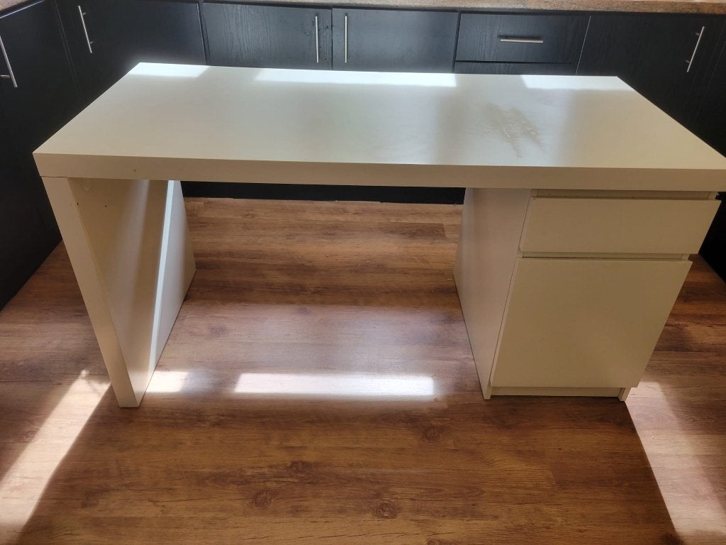 IKEA MALM bureau in wit, 140 x 65 cm, artikel 602.141.59, Ophalen, Gebruikt, 65 cm, Demontabel
