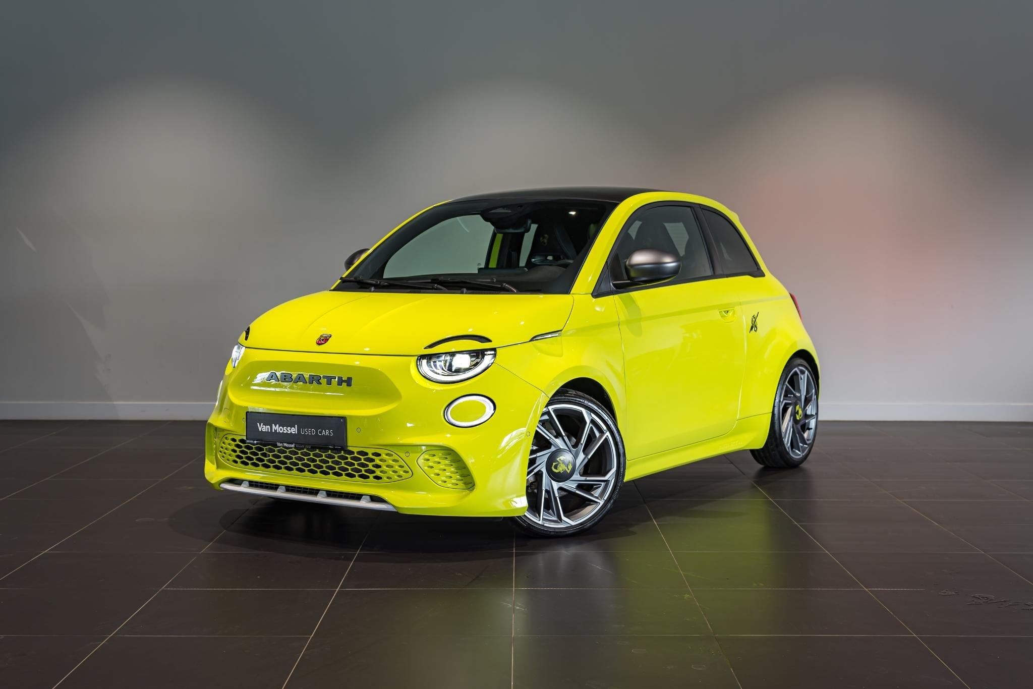 Abarth 500e 42-kWh 114kw Scorpionissima (automatique), Autos, Abarth, Euro 6, Entreprise, Jaune, https://public.car-pass.be/vhr/959462d1-d11d-4574-bb32-bced3f032261