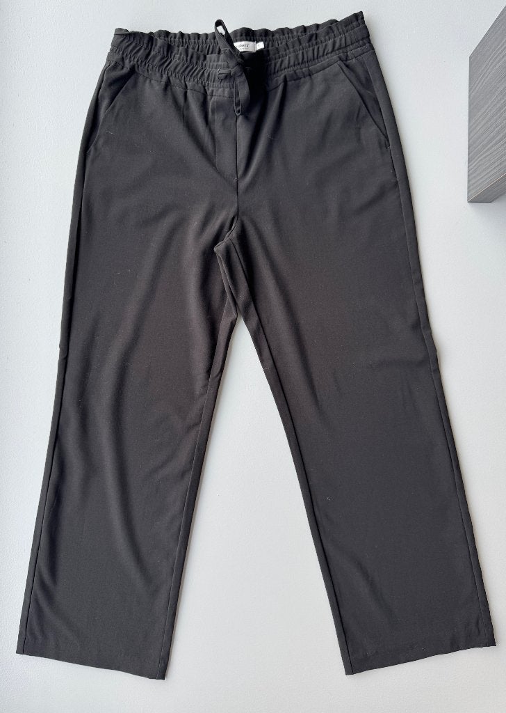 zwarte geklede broek B. Young maat 44, Enlèvement ou Envoi, Porté, Taille 42/44 (L)