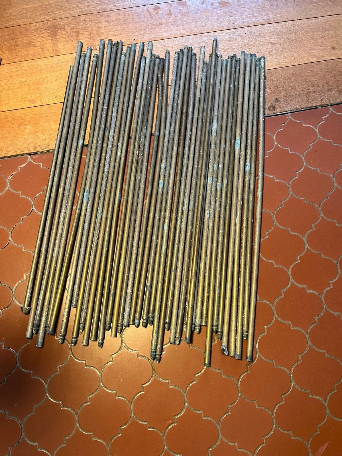 Lot de 38 barres de tapis d'escalier en laiton - L 70 cm, Bricolage & Construction, Enlèvement, Utilisé, 50 à 100 mm, Autres types