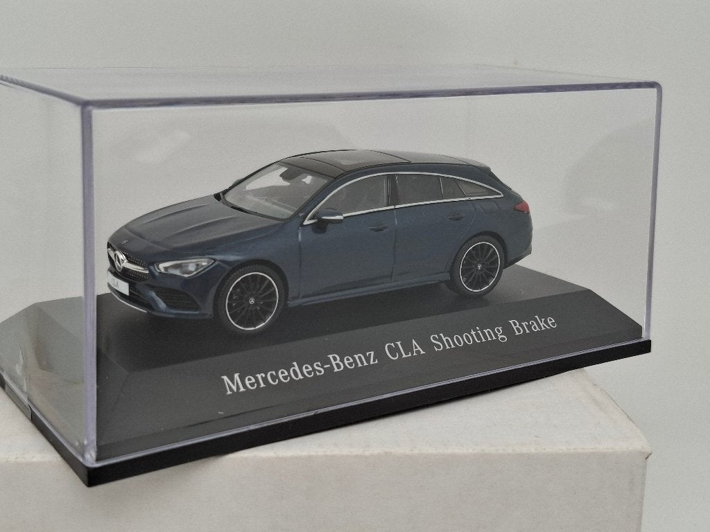 Mercedes Benz CLA Shooting Break « Bleu denim » - Minimax, Envoi, Comme neuf, Voiture