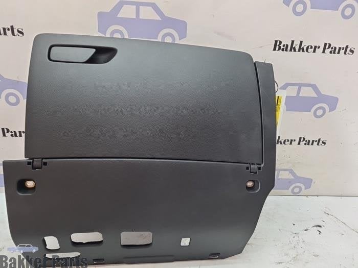 Boîte à gants d'un Audi A3, -, -, 3 mois de garantie, Audi