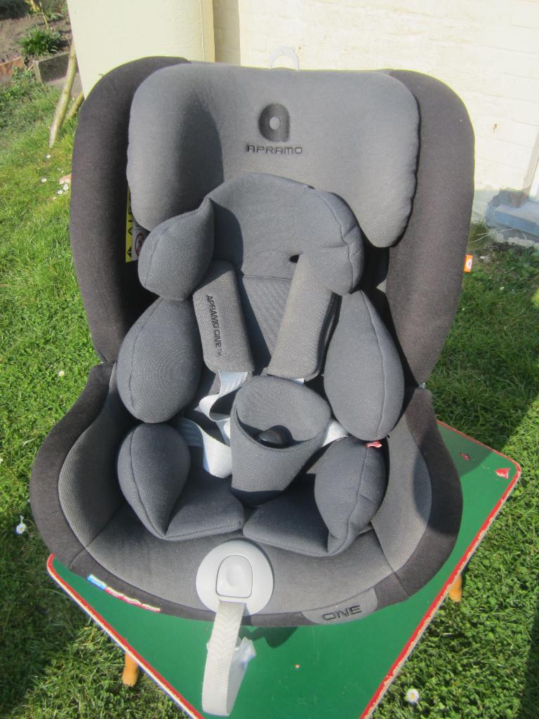 Siège auto APRAMO ONE pivotant réglable de 0 à 12 ans, Enfants & Bébés, Enlèvement, Ceinture de sécurité