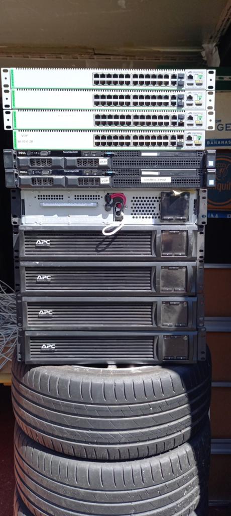 Komt uit serverkamer ., Computers en Software, Overige Computers en Software, Ophalen