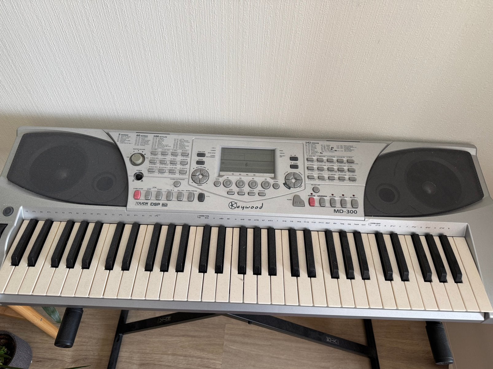 Keyboard + support, Muziek en Instrumenten, Keyboards, Ophalen, Zo goed als nieuw, Overige merken, Met standaard
