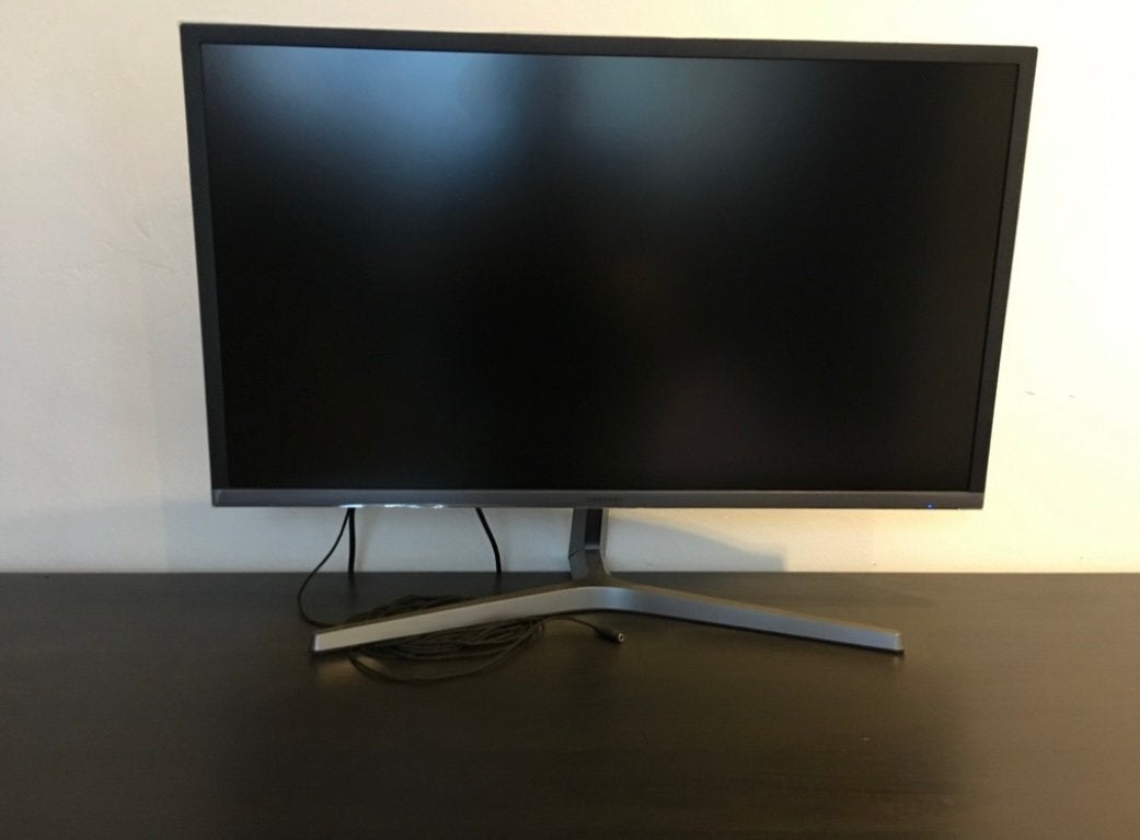 SAMSUNG Monitor LU28H750 27’’, Gaming, HDMI, 1 à 2 ms, Connexion casque