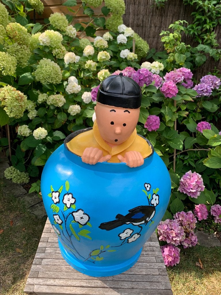 KUIFJE: BEELD KUIFJE MET BOBBIE IN VAAS, Ophalen, Kuifje, Nieuw, Beeldje of Figuurtje