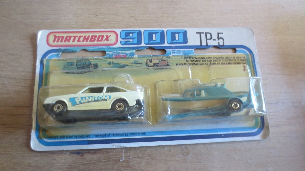 matchbox 900 TP-5 ford escort en boot(zeldzame kleuren), Ophalen of Verzenden, Nieuw, Auto, Matchbox