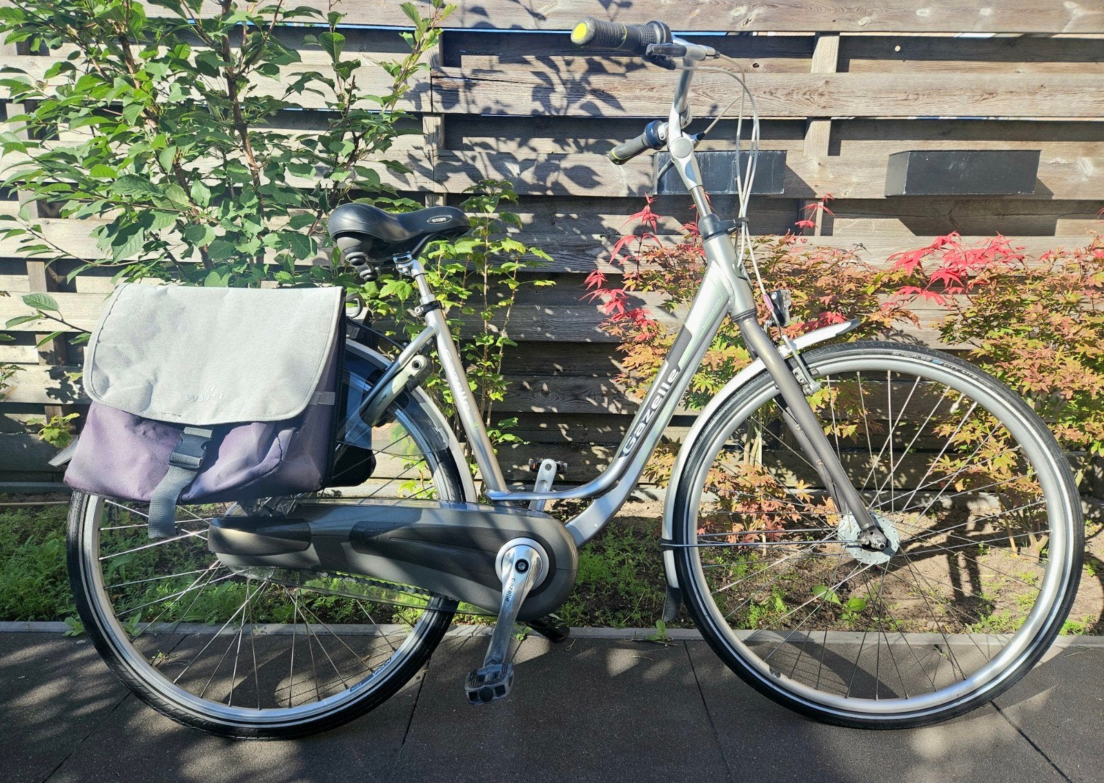In nieuwstaat Gazelle dames fiets 28", M49, 2 AXA sleutels, Vélos & Vélomoteurs, Vélos | Femmes | Vélos maman, Vitesses, Frein à tambour