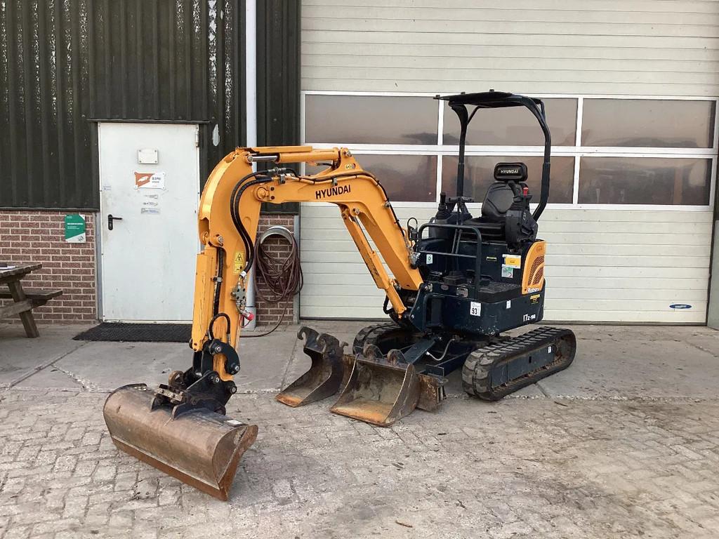 Hyundai R17Z-9AK minigraver (année de construction 2018), Articles professionnels, Machines & Construction | Grues & Excavatrices