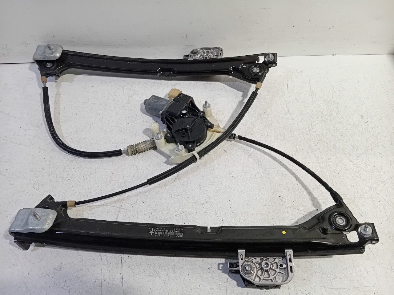 Raammechaniek elektrisch rechts voor Maserati Ghibli, Onderdelen@venauto.nl, Ettenseweg 76, 4706 PB Roosendaal, The Netherlands
