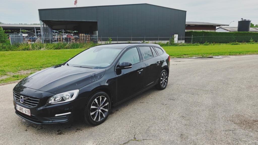 Volvo V60 Black Edition D2, Autos, Cuir, Euro 6, Boîte manuelle, Noir