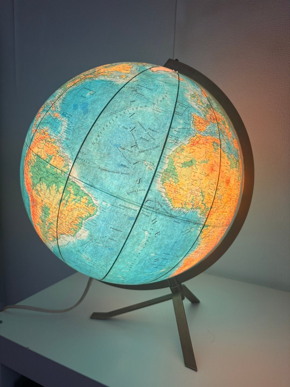 Vintage wereldbol, Huis en Inrichting, Woonaccessoires | Wereldbollen, Ophalen, Gebruikt, Verlicht, Overige materialen