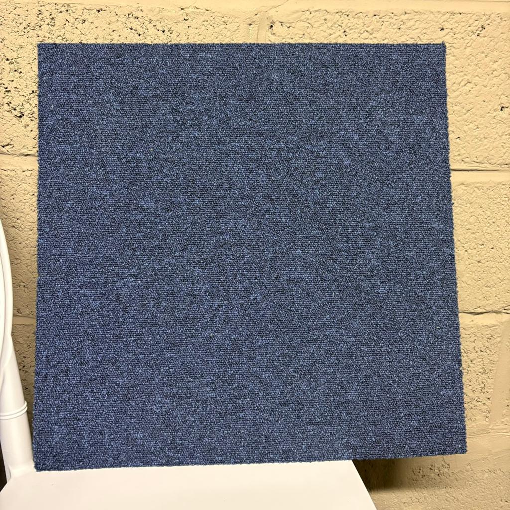 18m2 Dalles de tapis (50cm x 50cm) bleu, orange & jaune, Enlèvement, Comme neuf