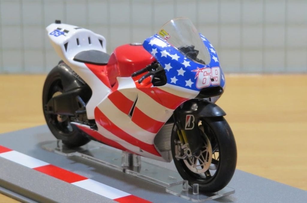 Nicky Hayden Ducati Desmosedici 2008 pre season test 1:18, Enlèvement ou Envoi, Neuf, Moteur, Autres marques