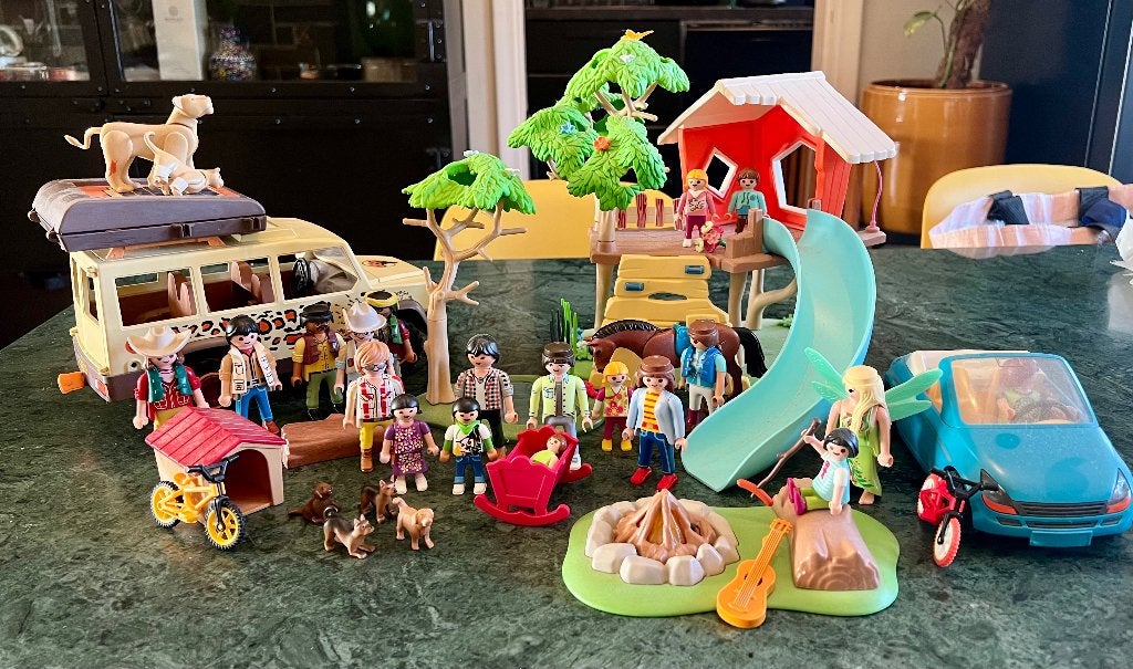 Playmobil Wiltopia Terreinwagen + Family Fun Boomhut, Complete set, Ophalen of Verzenden, Zo goed als nieuw, Overige series