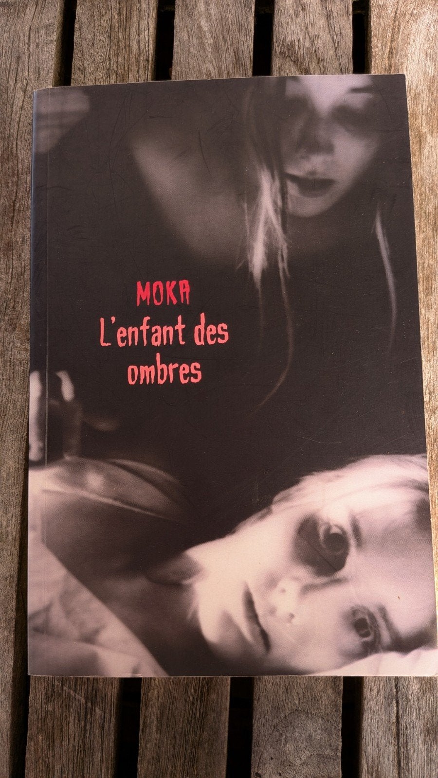 L'enfant des ombres, Livres, Enlèvement