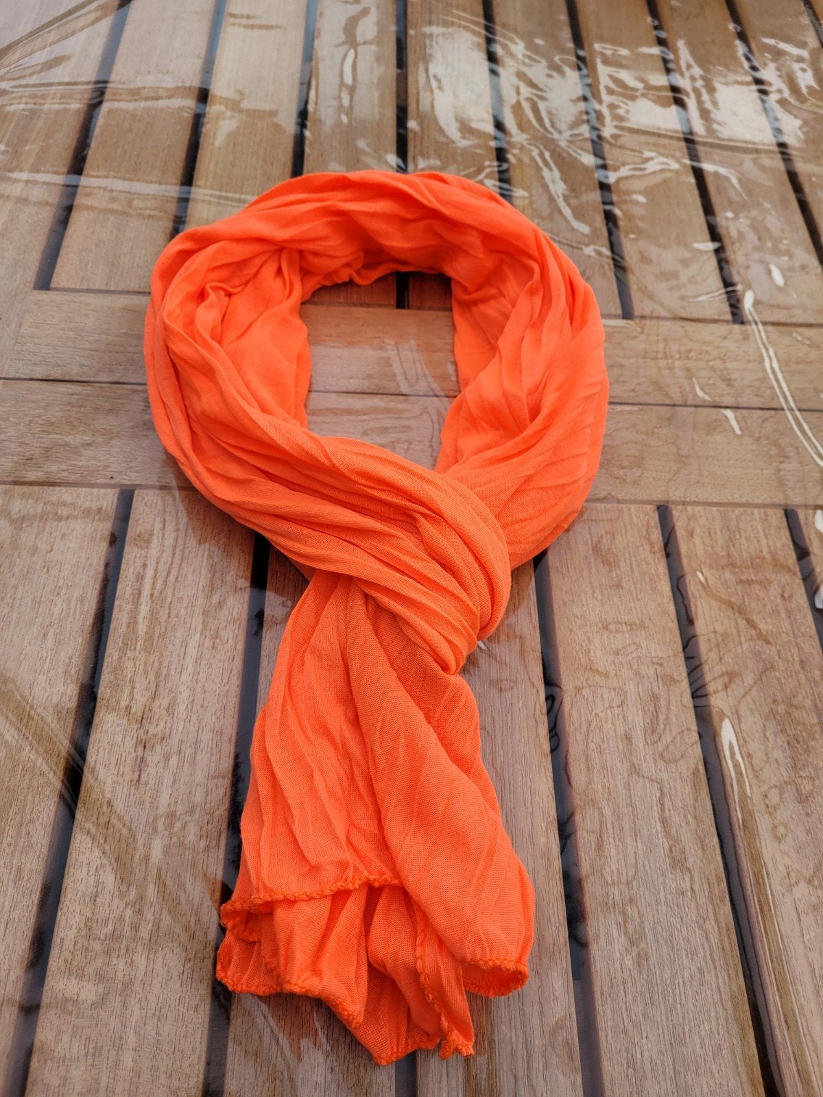 Joli foulard long fluorescent, neuf, Enlèvement ou Envoi, Écharpe