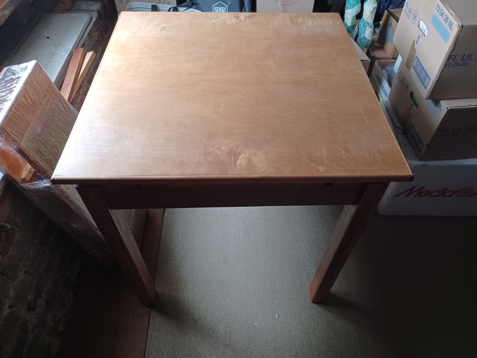 Table carrée 81 x 81 x 78 + allonges 2 x 29 + tiroir, Enlèvement