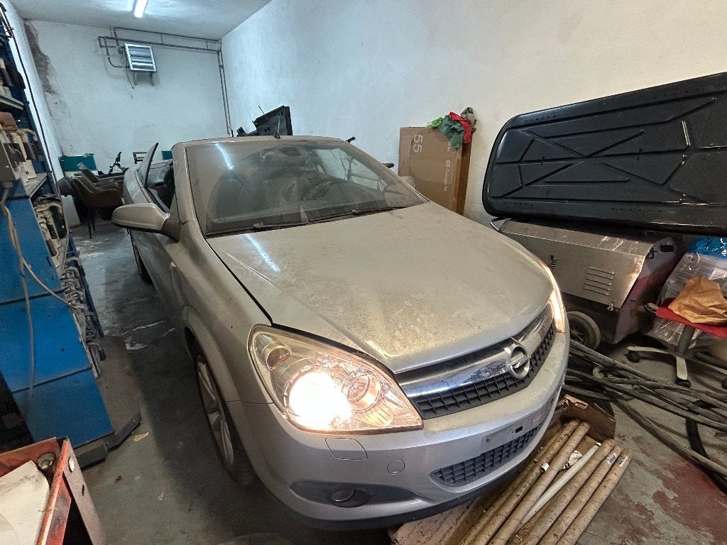 Opel Astra H Cabrio 2008 Airco 1.6 Benzin 105.000km's!, Auto's, Cabriolet, 1600 cc, Leder, Bedrijf