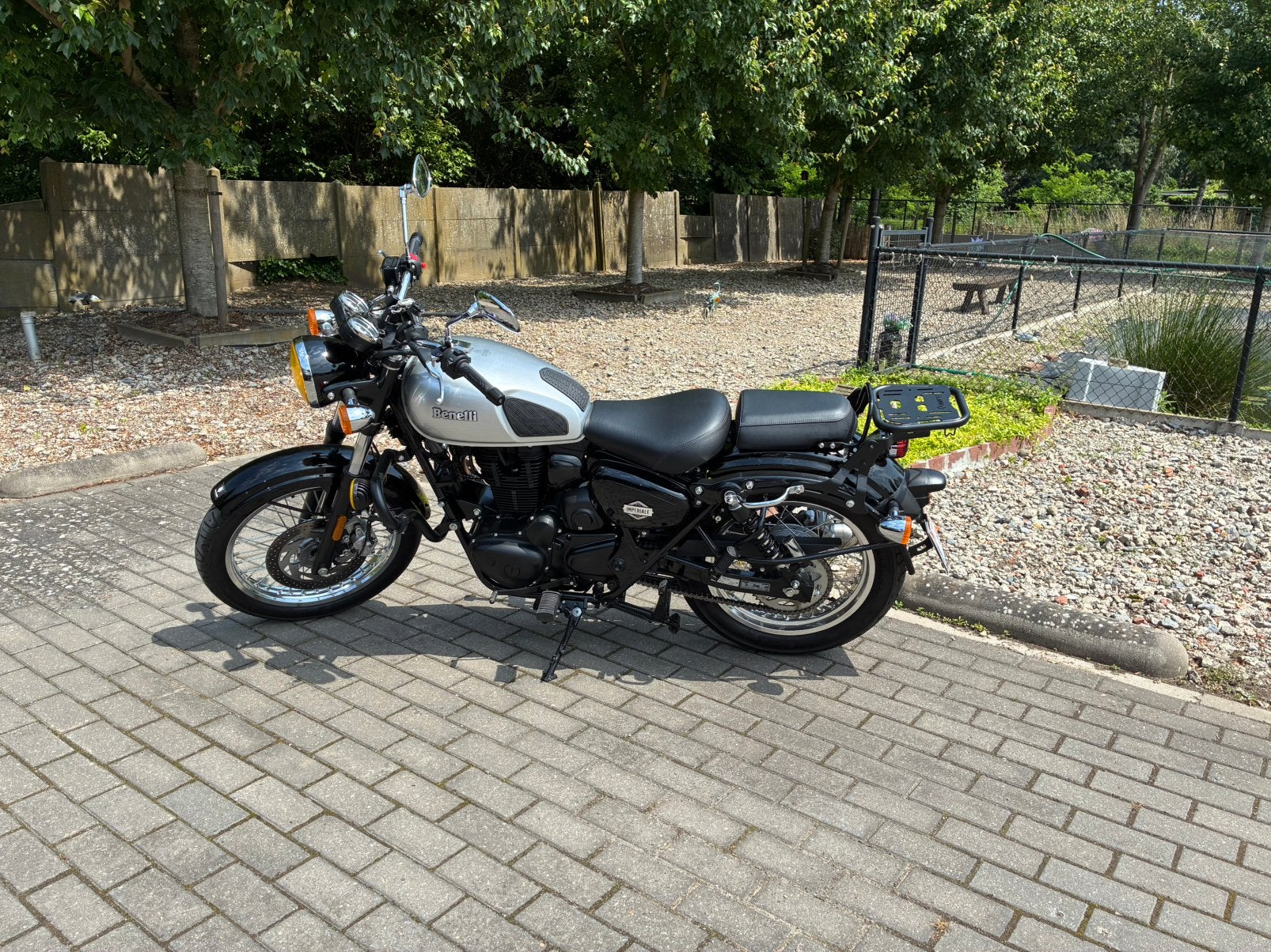 Benelli imperiale 400, Motos, Particulier