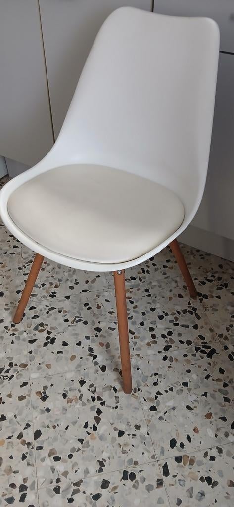 4 stoelen in goede staat , gratis, Huis en Inrichting, Stoelen, Ophalen
