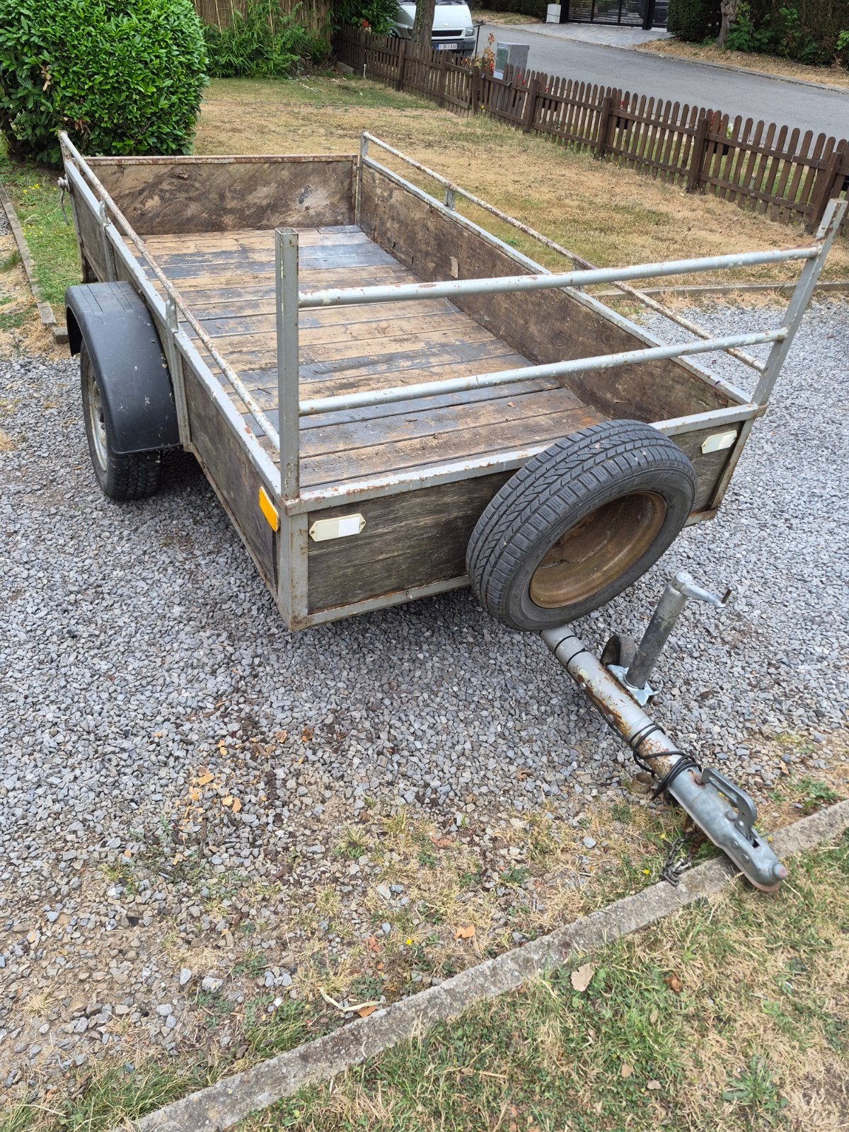 remorque 2m50 sur 1m25 de large a restaurer
