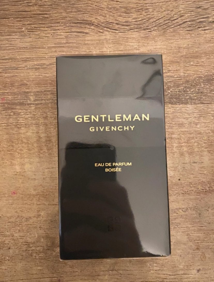 Givenchy boisee, Enlèvement, Neuf