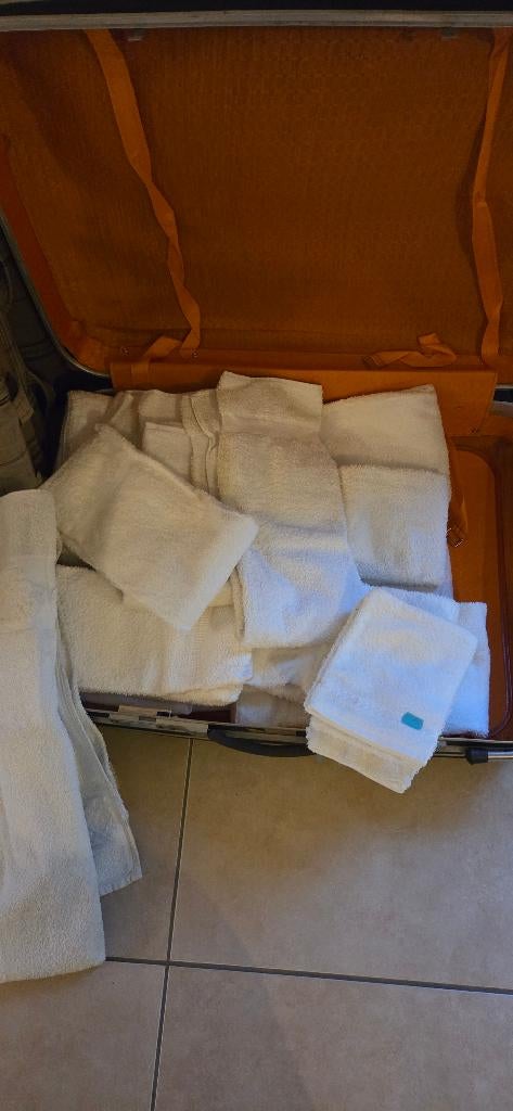 Nouveau : essuies, gants de toilette, bain de witte Lietar, Maison & Meubles, Enlèvement, Comme neuf
