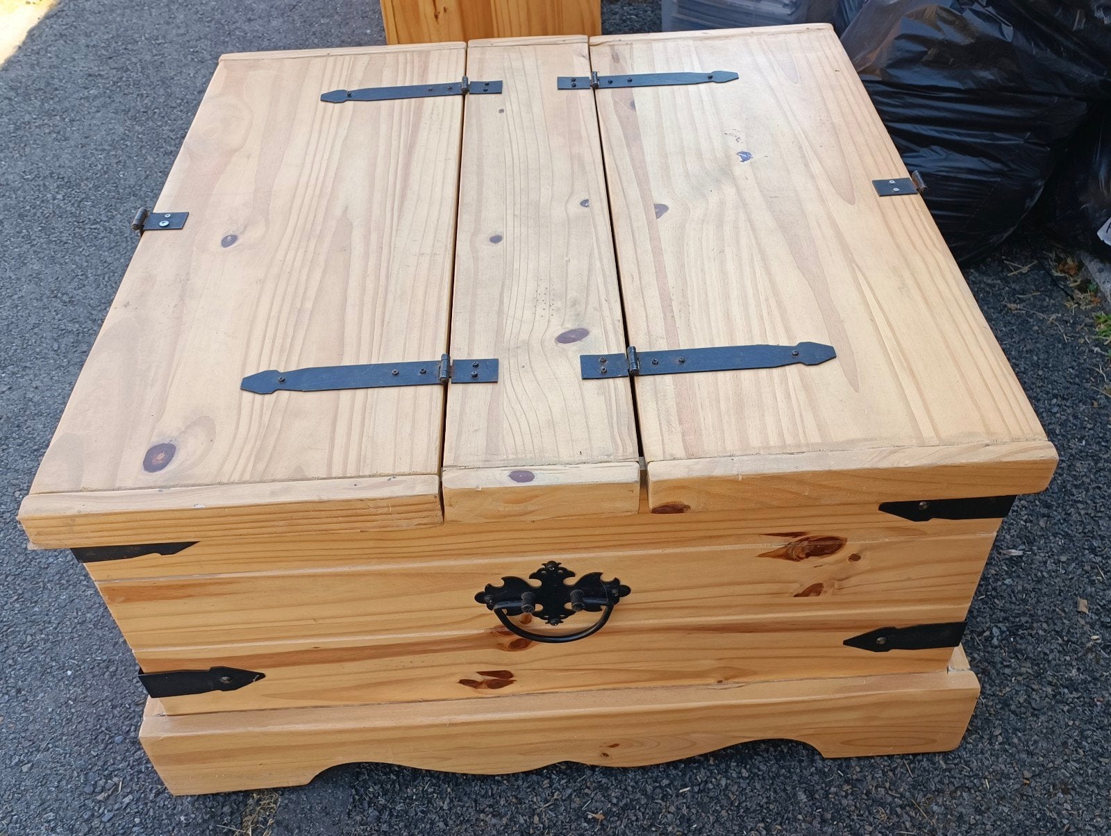 Coffre ( table basse) en pin, Maison & Meubles, Enlèvement