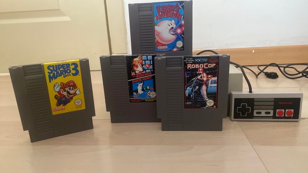 Nes met 4 games, 1 joueur, À partir de 7 ans, Autres genres, Enlèvement