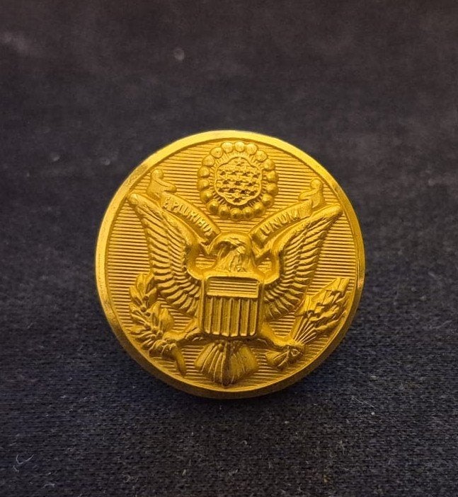 Bouton militaire américain ancien, Enlèvement